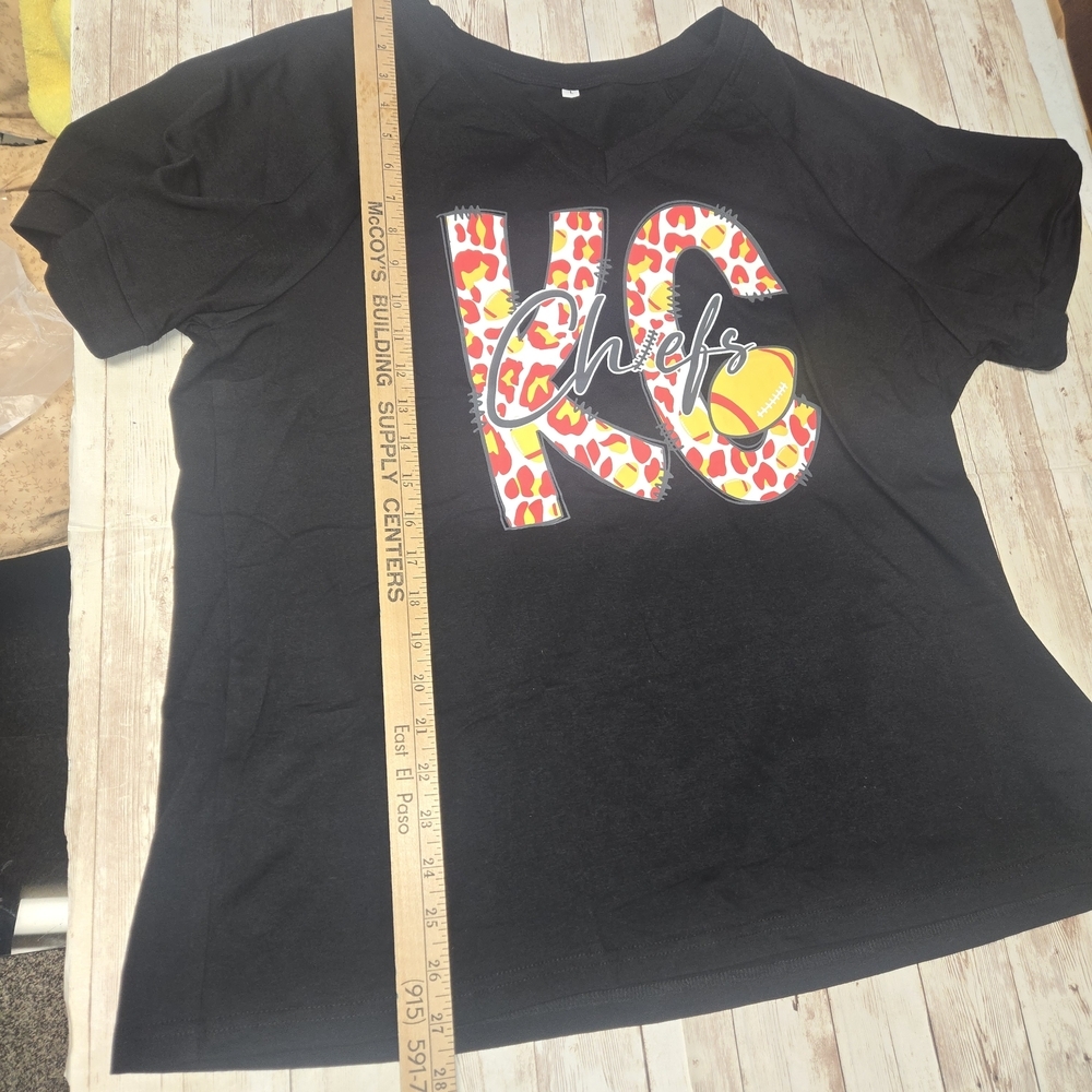 Kansas City Chiefs Leopard Print KC Tee Black V Neck Size Large - Picture 7 of 13